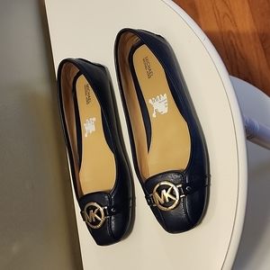 Michael Kors sz 12 navy flats